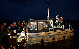 Pożar jachtu w Sztynorcie. Strażacy uratowali łódź przed zatonięciem